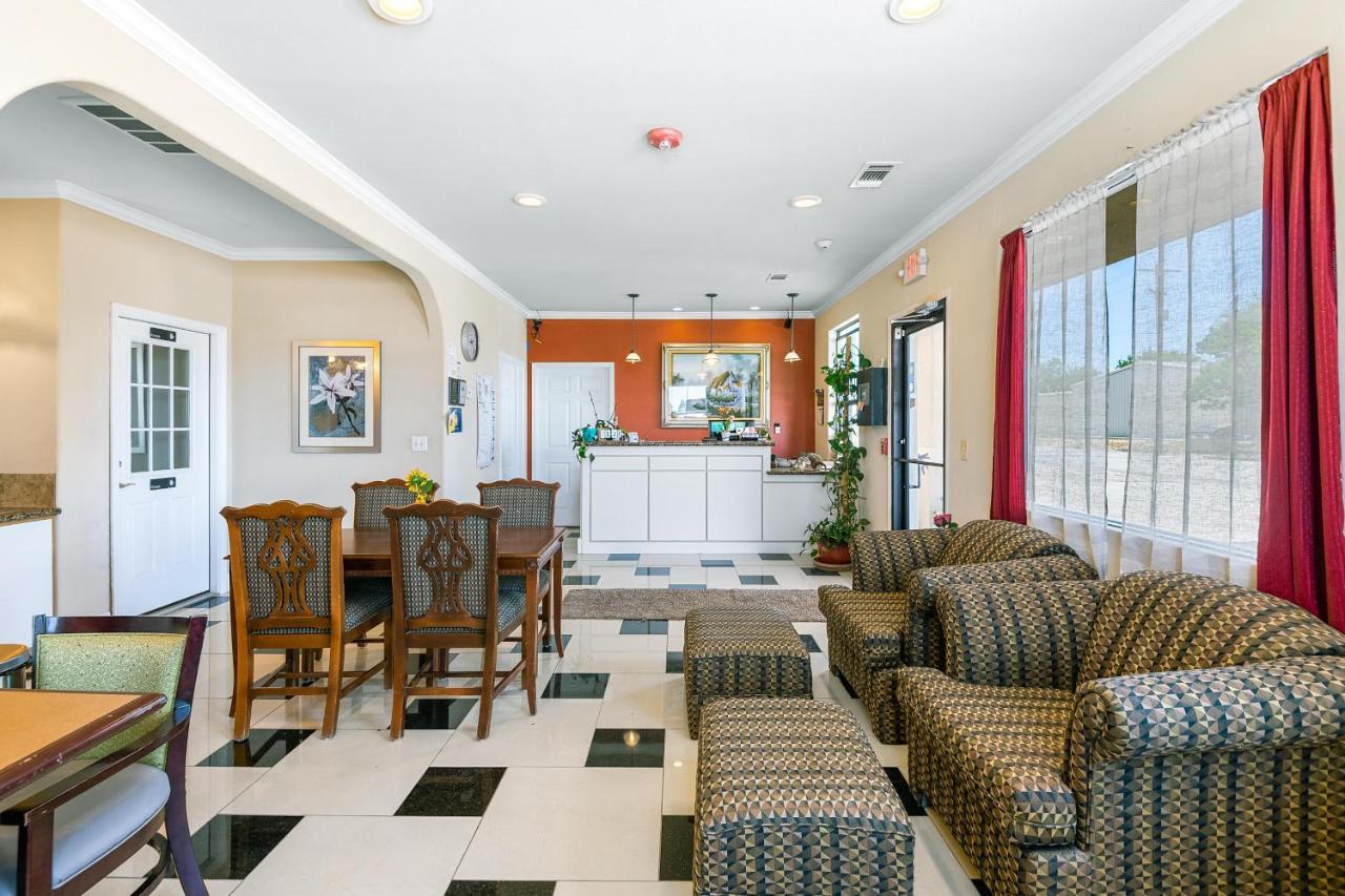 Big Lake Inn And Suites Esterno foto