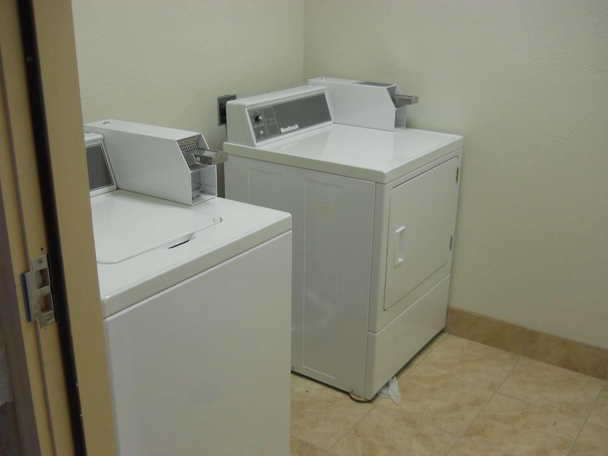 Big Lake Inn And Suites Esterno foto