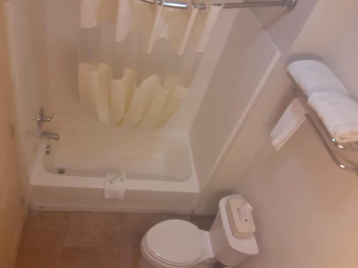 Big Lake Inn And Suites Esterno foto