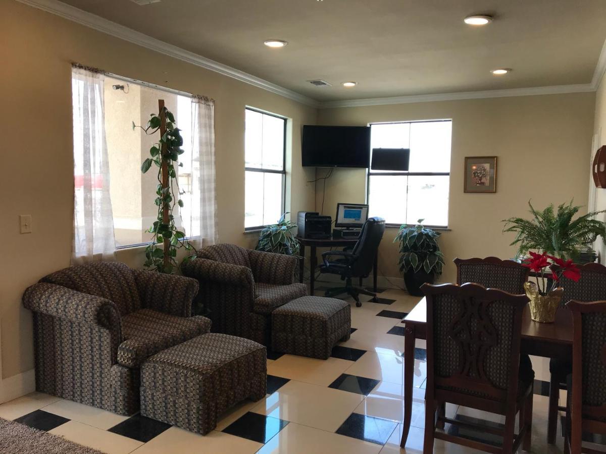 Big Lake Inn And Suites Esterno foto