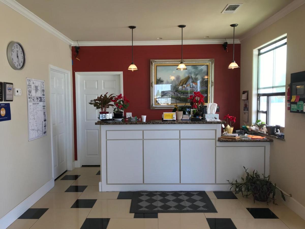 Big Lake Inn And Suites Esterno foto